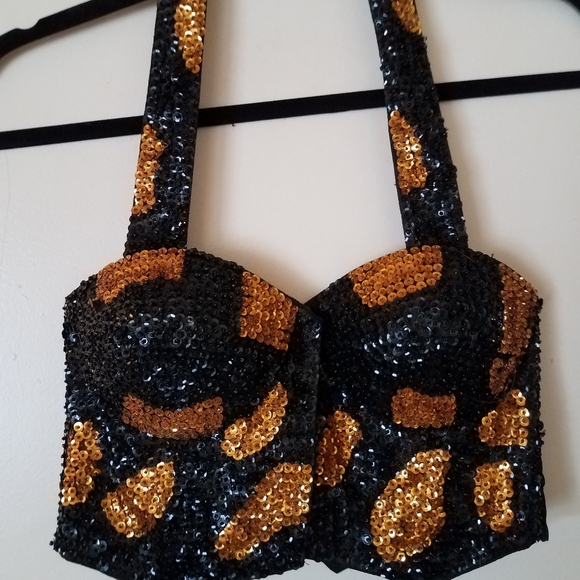 Nwot's Black and Gold sequin crop top 🌟 - Picture 2 of 6